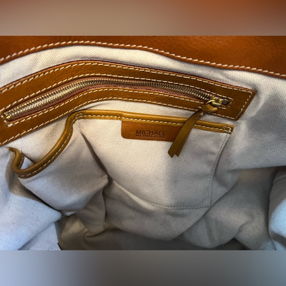 Michael Kors Large Tote Bag - Picture 7 of 10